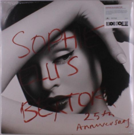 Text: "Sophie Ellis Bextor 25th Anniversary". Schwarz-weißes Porträt einer Frau mit rotem Text darauf.