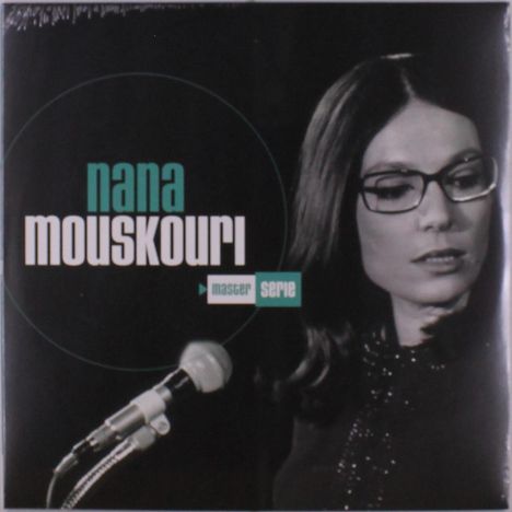 Text: "nana mouskouri", "master serie". Links Mikrofon, rechts Frau mit Brille im Halbdunkel. Retro-Stil.