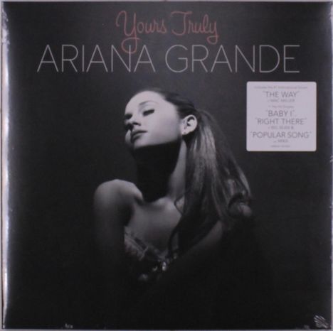 Text: „Yours Truly“ und „ARIANA GRANDE“. Liste mit Songtiteln: "THE WAY", "BABY I", "RIGHT THERE", "POPULAR SONG". Schwarz-weiß Porträt einer Frau.