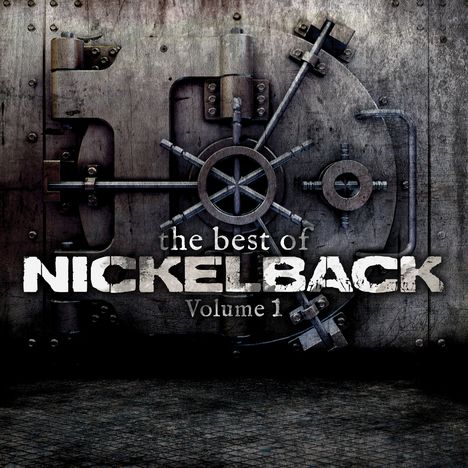 "The Best of Nickelback Volume 1" vor einem metallischen Tresor mit großen Verriegelungen.