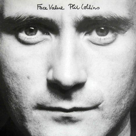 Text: "Face Value Phil Collins". Nahaufnahme eines Gesichts, schwarz-weiß, zeigt stirnrunzelnde Augen und einen neutralen Ausdruck.