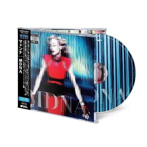 CD-Hülle mit "MDNA" und japanischem Text, zeigt eine Frau in rotem Kleid vor blauem Hintergrund.