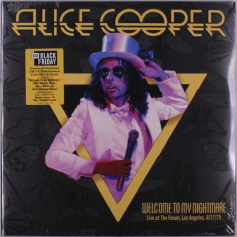 Alice Cooper, Welcome to My Nightmare. Person in weißem Anzug und Zylinder hält Mikrofon. Dreiecksdesign im Hintergrund.