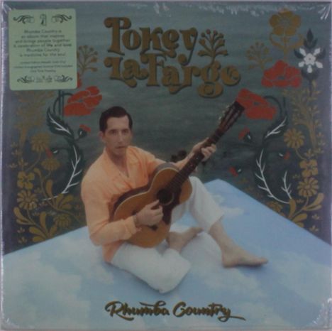 "Pokey LaFarge", "Rhumba Country". Ein Mann mit Gitarre sitzt auf einem Wolkenboden, umgeben von Blumenmotiven.