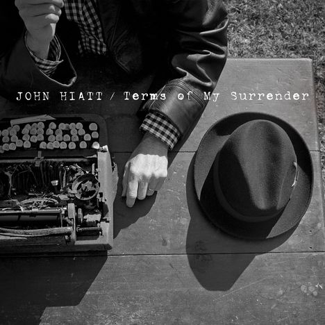 John Hiatt: Terms Of My Surrender (CD + DVD), 1 CD und 1 DVD