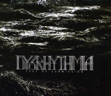 Dyshythmia. Test of Submission. Schwarz-weißes, stürmisches Meeresbild mit abstraktem Design.