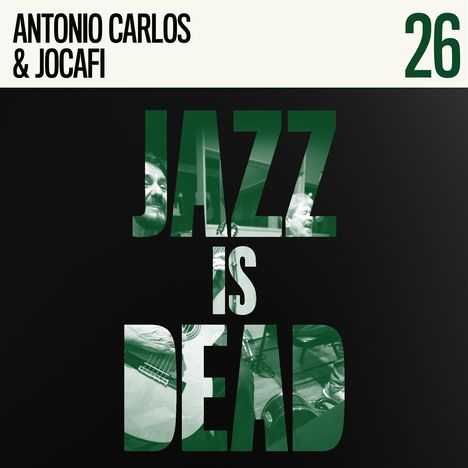 "Antonio Carlos & Jocafi 26" mit großem Text "JAZZ IS DEAD" in Grün, Fotos von Musikern sind in die Buchstaben eingebettet.