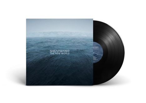„Shearwater: The New World“ steht auf einem Albumcover mit einem Bild des Ozeans. Eine schwarze Schallplatte ragt heraus.