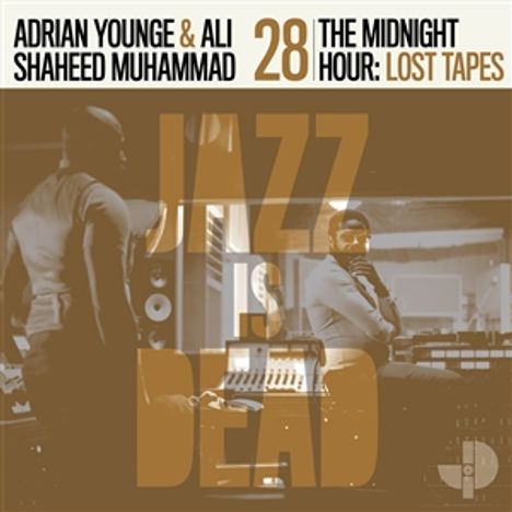 "ADRIAN YOUNGE & ALI SHAHEED MUHAMMAD 28 THE MIDNIGHT HOUR: LOST TAPES JAZZ IS DEAD." Zwei Personen im Tonstudio.