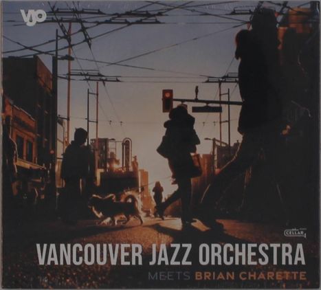 "Vancouver Jazz Orchestra meets Brian Charette" erscheint vor einer städtischen Straßenszene bei Sonnenuntergang.