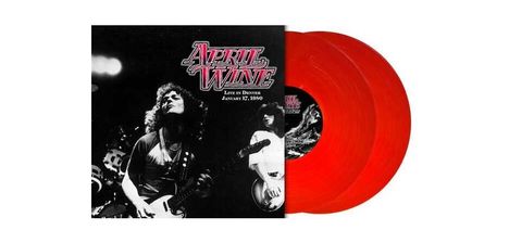 „APRIL WINE, Live in Denver, January 17, 1980“ in roten Buchstaben. Schwarz-weißes Konzertfoto mit roter Schallplatte.