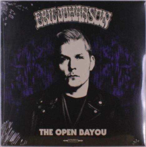 Text: "THE OPEN BAYOU". Schwarz-weiße Illustration eines Mannes vor violettem Hintergrund.