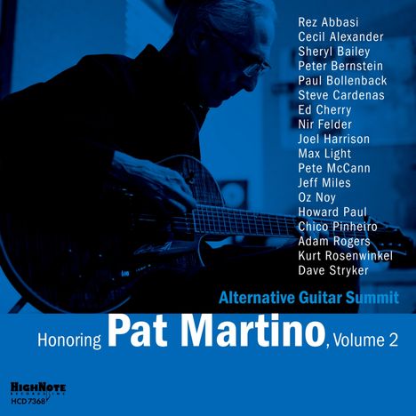 Liste von Gitarristen, "Alternative Guitar Summit", "Honoring Pat Martino, Volume 2". Ein Mann spielt Gitarre.