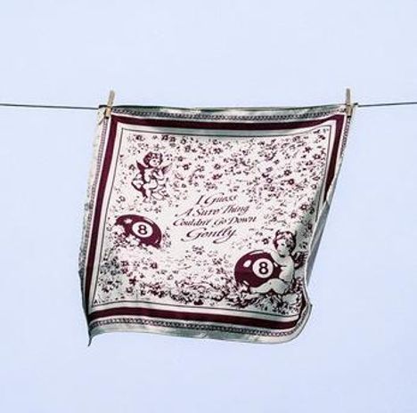 Text: "I Guess A Star Thing Couldn't Go Down Gently." Illustration mit Engeln und Billardkugeln. Hängt an einer Leine.