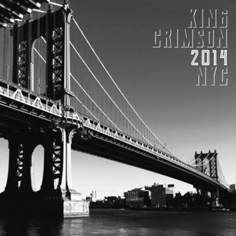 Text: "King Crimson 2014 NYC". Schwarz-weiß Fotografie einer imposanten Brücke über einem Fluss.