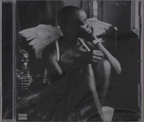 Warnhinweis: "Parental Advisory: Explicit Content". Eine nachdenkliche Person mit Engelsflügeln sitzt im Profil, hält eine Blume.