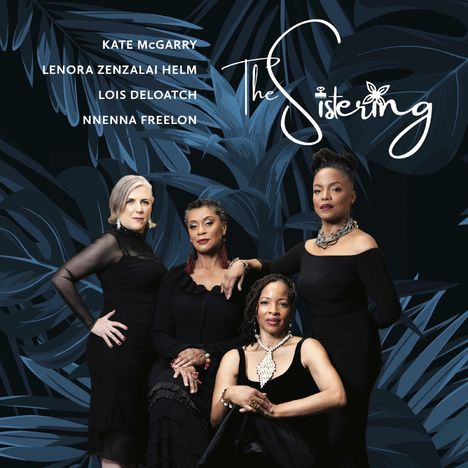 KATE McGARRY, LENORA ZENZALAI HELM, LOIS DELOATCH, NNNENNA FREELON, The Sistering. Vier Frauen in schwarzen Kleidern.