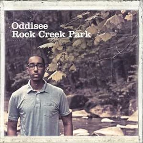 Text: "Oddisee Rock Creek Park". Eine Person steht vor einem Wald und einem Bachlauf.