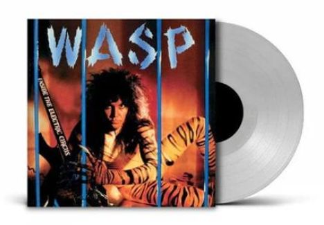 "WASP" steht oben in blauer Schrift. Die Cover zeigt eine Person mit wilder Frisur und Tigerstreifen-Outfit. Eine Schallplatte ist rechts sichtbar.