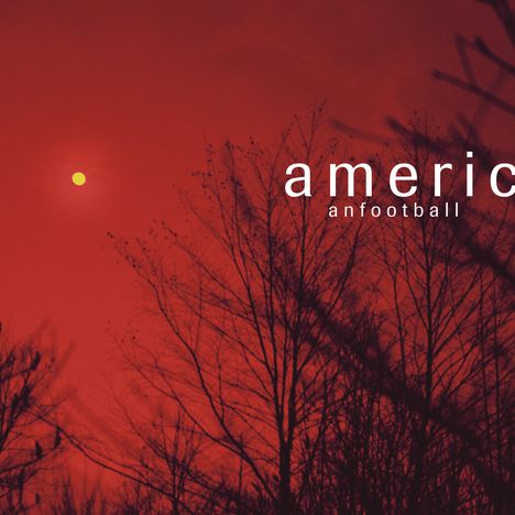 Text: "american football". Silhouette von Bäumen vor einem roten Himmel mit gelbem Punkt im Hintergrund.