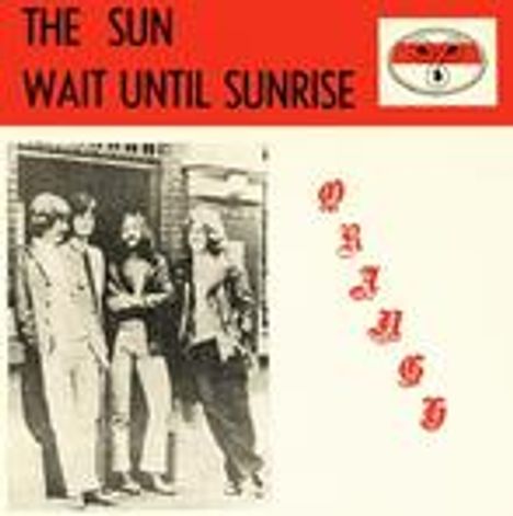 Oben steht "THE SUN WAIT UNTIL SUNRISE". Rechts ist "ORANGE" vertikal. Links ist ein Foto von vier Personen.