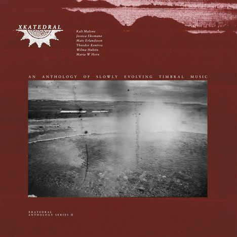 "XKatedral", darunter Namen von Künstlern. "An Anthology of Slowly Evolving Timbral Music". Schwarz-weißes Landschaftsfoto.