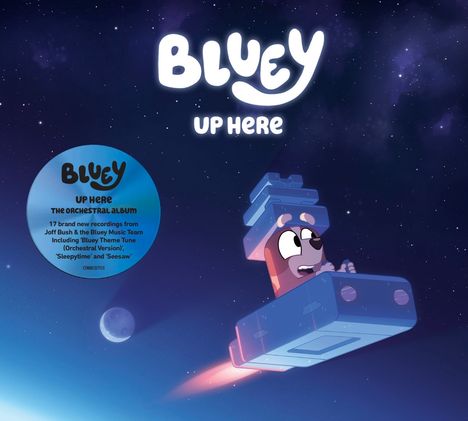 Titel „Bluey: Up Here“. Ein animierter Hund in einem Raumschiff fliegt durch den Nachthimmel voller Sterne.
