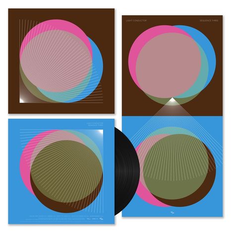 Text: "LIGHT CONDUCTOR SEQUENCE THREE". Grafische Kunst mit überlappenden, farbigen Kreisen und Linien in Blau, Braun und Rosa.