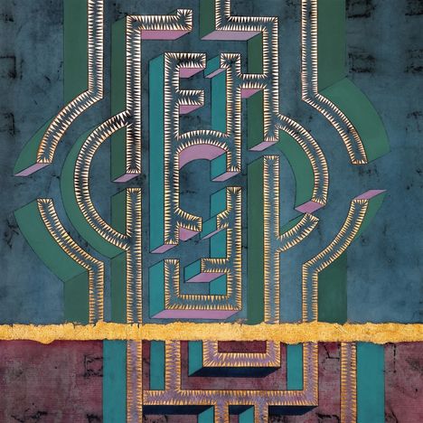 Stilisierte Buchstaben in geometrischem Muster, in Grün-, Blau- und Rottönen mit goldenen Akzenten.