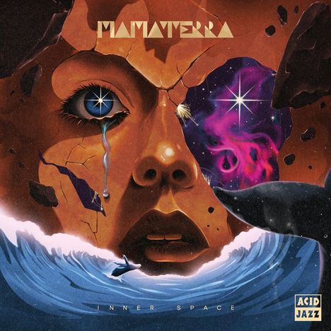 TEXT: "MAMATERRA", "INNER SPACE", "ACID JAZZ". Illustration: Gesicht mit Erde, Träne, kosmisches Auge, Wellen, Delfin.