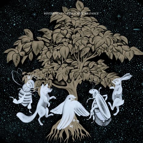 "WINTERPILLS — THIS IS HOW WE DANCE" oben. Illustration: Tiere tanzen um einen Baum unter einem sternenklaren Himmel.