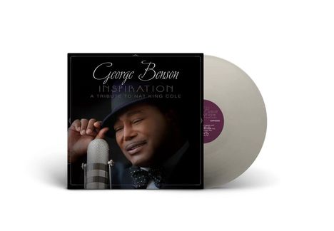 Texte: "George Benson, Inspiration: A Tribute to Nat King Cole". Ein Mann lächelnd mit Mikrofon, Schallplatte beige.