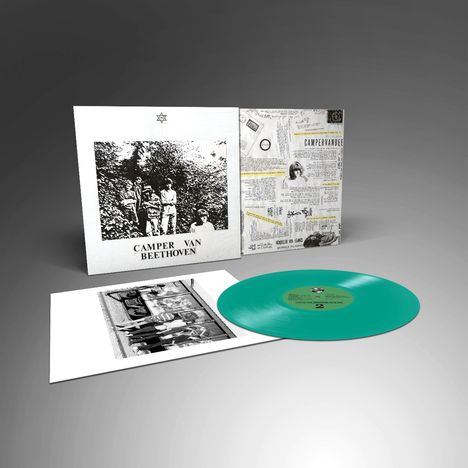 "Camper Van Beethoven" steht auf einem weißen Albumcover, das eine schwarz-weiß Fotografie von vier Personen zeigt. Eine grüne Schallplatte ist sichtbar.