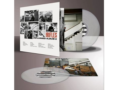 "UNPLUGGED ALBUM 2" von "THE RIFLES". Drei durchsichtige Schallplatten, schwarz-weiße Fotos, Treppenhaus, Musiker.