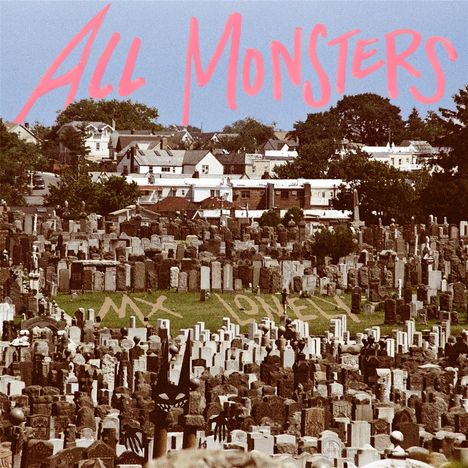 Text in großer, rosa Schrift: "All Monsters". Sicht auf einen überfüllten Friedhof mit Grabsteinen und einer Stadt im Hintergrund.