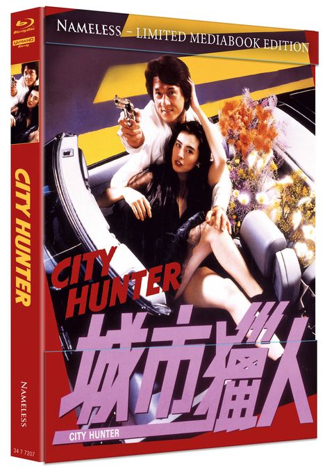 Nameless – Limited Mediabook Edition, CITY HUNTER. Ein Mann mit einer Waffe und eine Frau sitzen im Auto, umgeben von Blumen.