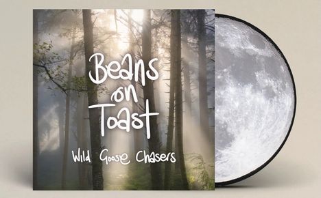 "Beans on Toast" und "Wild Goose Chasers". Ein Wald mit Sonnenstrahlen, daneben eine Mondabbildung.