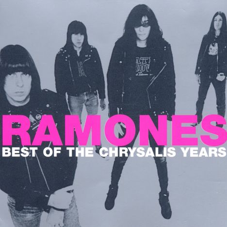 Text: "RAMONES BEST OF THE CHRYSALIS YEARS." Vier Personen in Lederjacken stehen frontal und leicht abgewandt. Schwarz-Weiß-Stil.