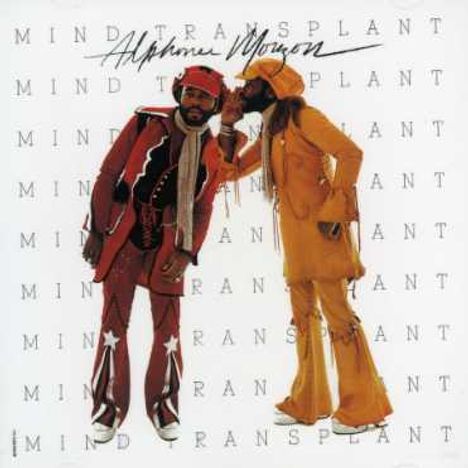 Text: "MIND TRANSPLANT Alphonse Mouzon". Zwei Personen in bunten Outfits, posieren freundlich nebeneinander.