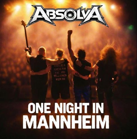 "Absolva" oben, "One Night in Mannheim" unten. Vier Musiker stehen Arm in Arm auf einer Bühne vor einem Publikum.