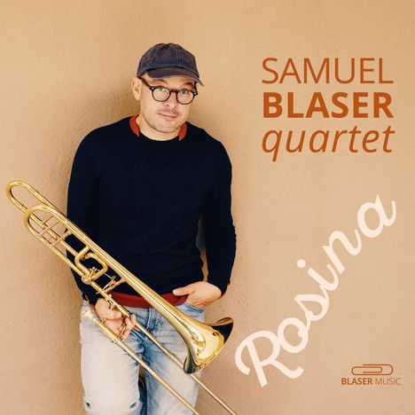 "Samuel Blaser Quartet" und "Rosina" in braunem und weißem Text. Ein Mann mit Brille hält eine Posaune.