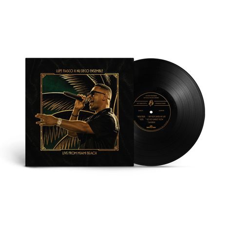 „Lupe Fiasco x Nu Deco Ensemble: Live From Miami Beach“ auf Plattencover. Ein Künstler mit Mikrofon. Vinyl sichtbar.
