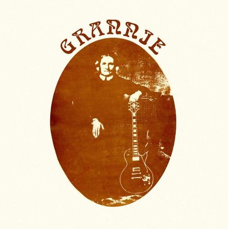 Text "GRANNIE" oben in stilisierter Schrift. Illustration: Person lehnt an E-Gitarre, in einem ovalen Rahmen auf beigem Hintergrund.