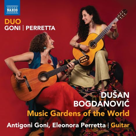 Duo Goni Perretta, Musik von Dušan Bogdanović. Zwei Frauen spielen Gitarren, lächelnd im Gespräch.