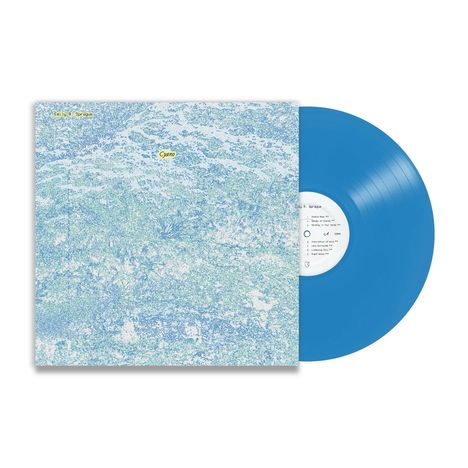 Cover mit den Worten "Emily A. Sprague" und "Cyan". Blaue Vinylplatte rechts daneben. Abstraktes, texturiertes Design.