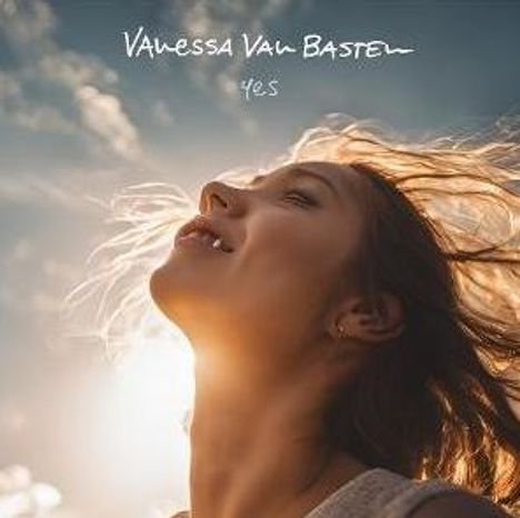 Oben steht "Vanessa Van Basten" und darunter "Yes". Eine Frau blickt lächelnd in den Himmel, Sonne im Hintergrund.