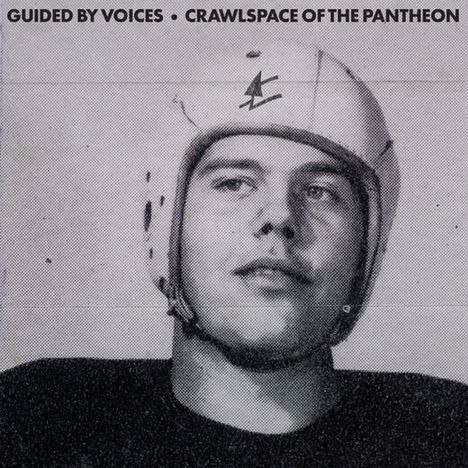 GUIDED BY VOICES • CRAWLSPACE OF THE PANTHEON. Schwarz-weiß Porträt eines Mannes mit Footballhelm.