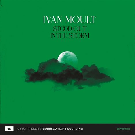 „Ivan Moult: Stood Out in the Storm“ auf grünem Hintergrund, Mond und Wolken darunter.