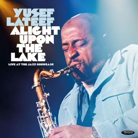 Text: "Yusef Lateef Alight Upon The Lake Live at the Jazz Showcase." Ein Mann spielt leidenschaftlich Saxofon.