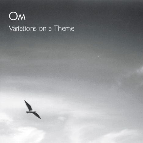 Der Text "OM Variations on a Theme" steht vor einem grauen Himmel mit einer fliegenden Möwe.